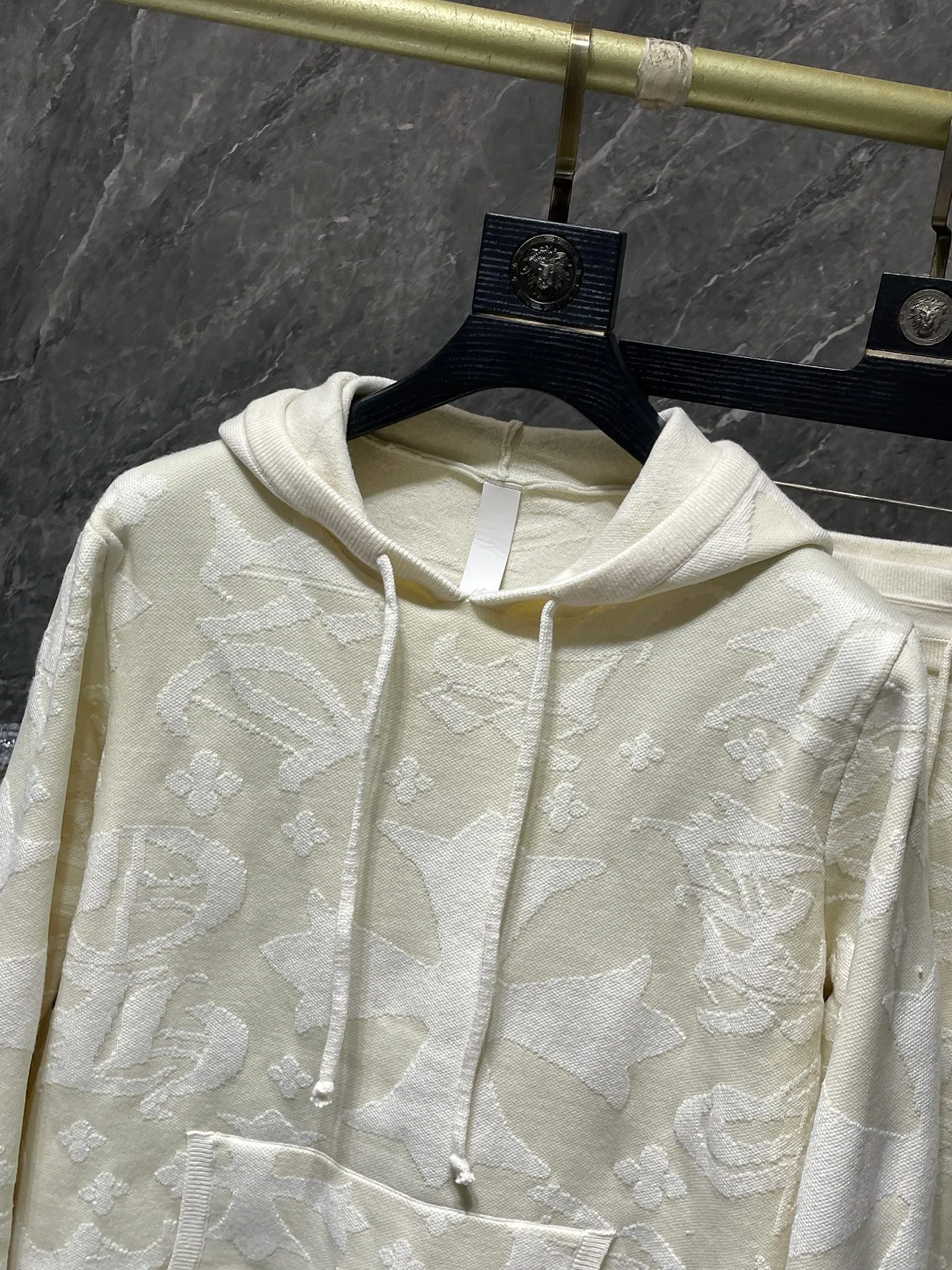 P436 Chrome Hearts🍁Sweater Series🍁 The same knitted suit from the official website. Special sesame base jacquard. Selected high-quality wool and 100% cotton knitted thickened fabric. Recommended color: beige. Size: S, M, L, XL.